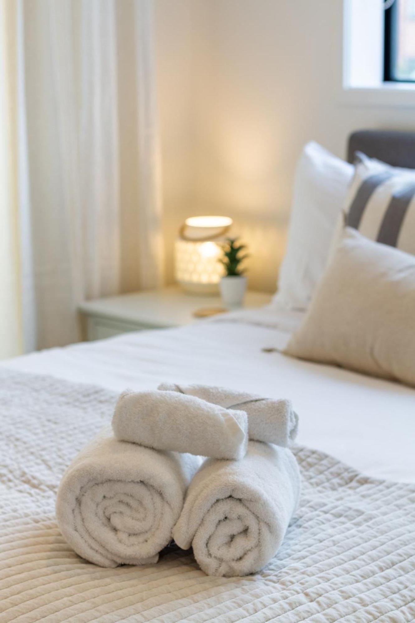 Stylish Central City Townhouse Next To Little High ไครสต์เชิร์ช ภายนอก รูปภาพ