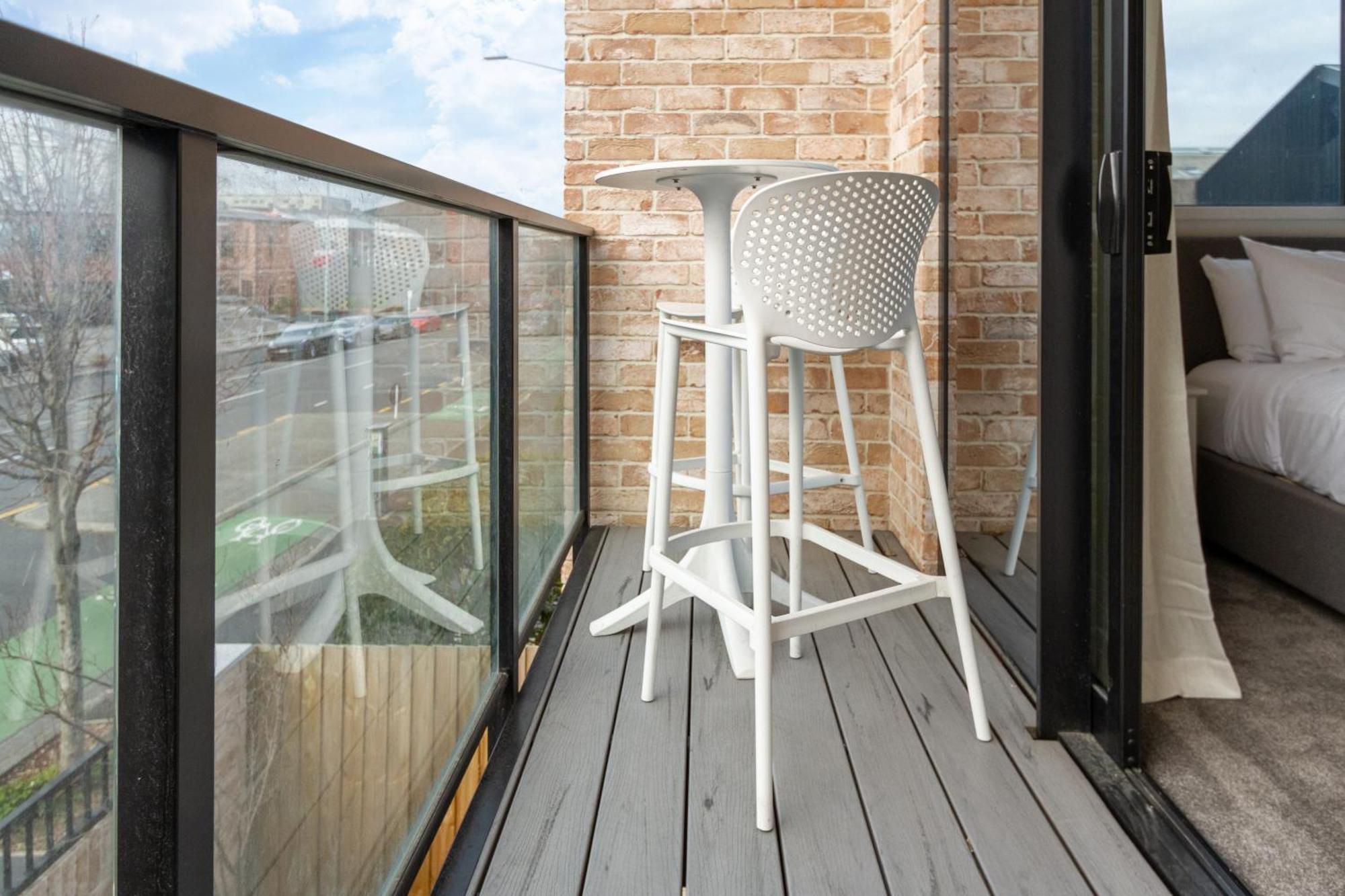 Stylish Central City Townhouse Next To Little High ไครสต์เชิร์ช ภายนอก รูปภาพ
