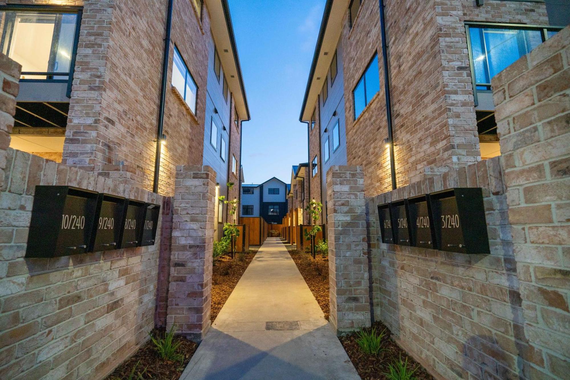 Stylish Central City Townhouse Next To Little High ไครสต์เชิร์ช ภายนอก รูปภาพ